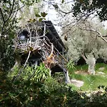 Maison d'hôtes Magical Treehouse By The Sea With Amazing Views 3*