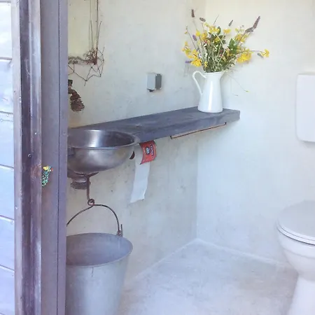 Casa de hóspedes Magical Treehouse By The Sea With Amazing Views 3*