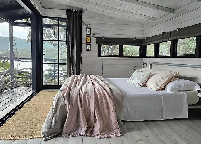 Magical Treehouse By The Sea With Amazing Views